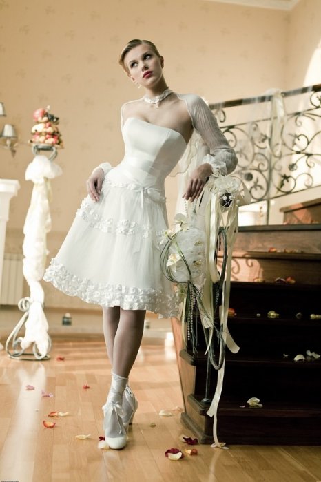 Короткое свадебное платье 