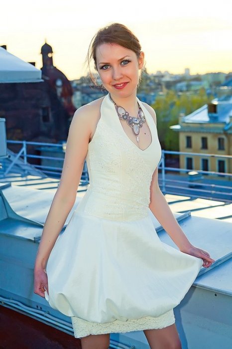 Короткое свадебное платье Тюльпан – стойка, 10600 руб. Ткань: французская тафта креш, декорированное