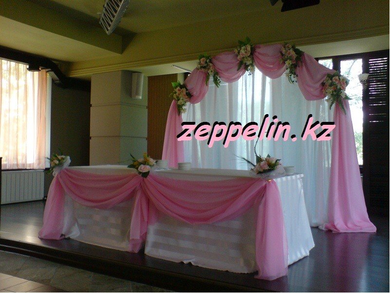Оформление свадебных мероприятий, живыми цветами, воздушными шарами, украшение тканью и другими деко