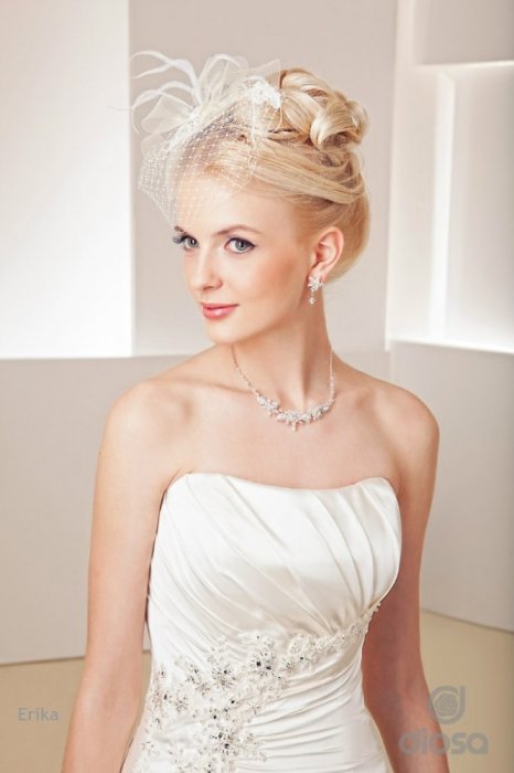 Erika Цвет: кремовый Размер: 40-42 Цена: 35.000 Цельнокроеное свадебное платье из атласа с многослой