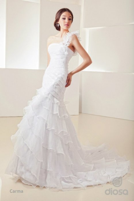 Carma Цвет: кремовый Размер: 42-44 Цена: 34.000 Элегантное свадебное платье фасона