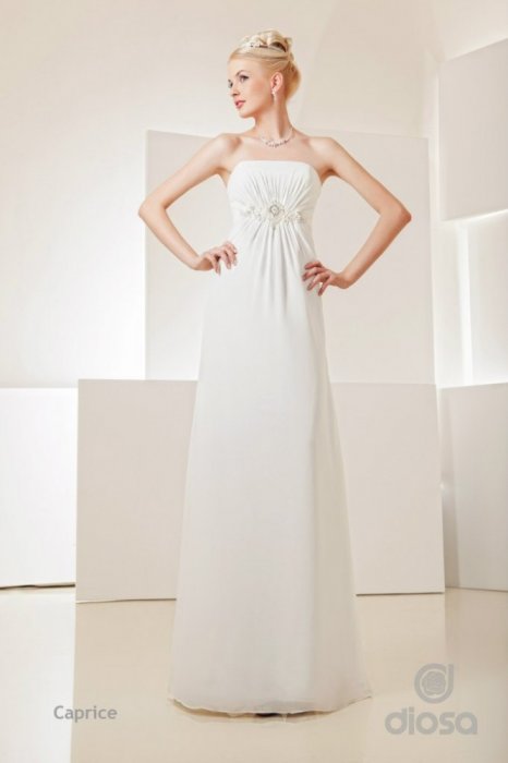 Caprice Цвет: кремовый Размер: 44-46 Цена: 24.000 Платье в греческом стиле с расшитым лифом выполнен