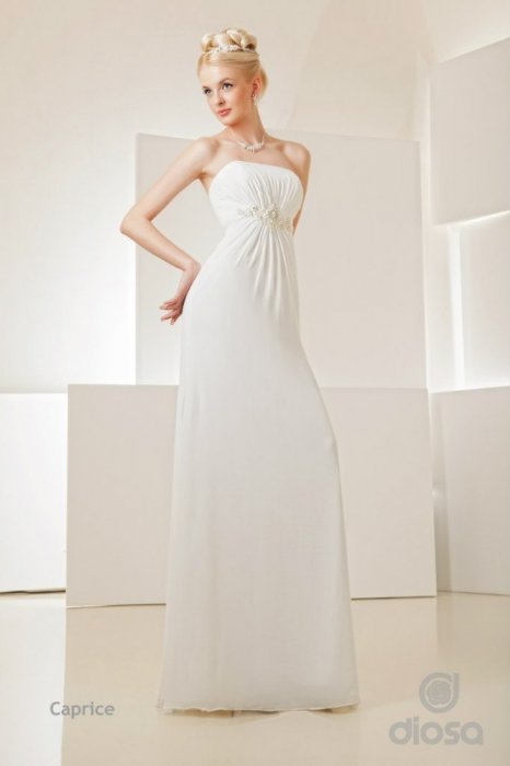 Caprice Цвет: кремовый Размер: 44-46 Цена: 24.000 Платье в греческом стиле с расшитым лифом выполнен