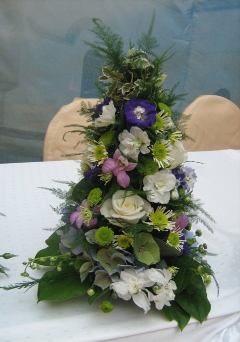 цветочная композиция на стол гостей – конус