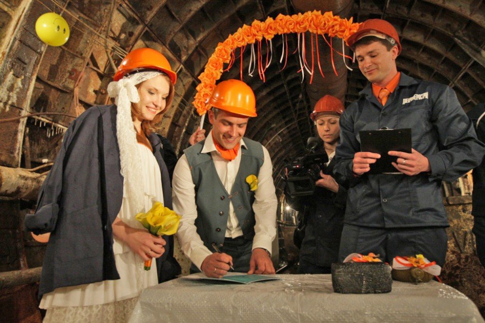 Церемония в шахте метро