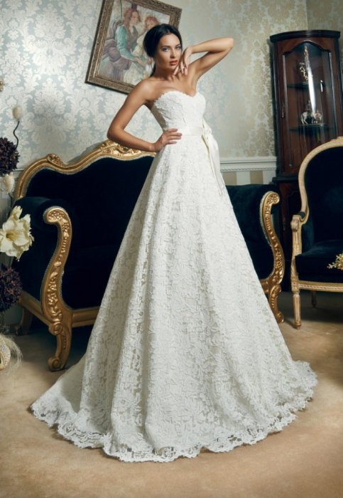 Великолепное кружевное свадебное платье Serenada от Daria Karlozi коллекции 2014 года. Выполненное и