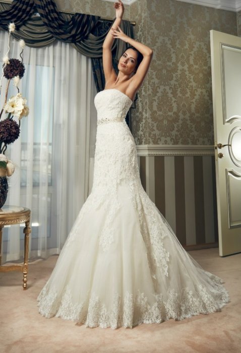 Свадебное платье Romonda восхищает своей элегантностью, статностью и великолепно подобранными деталя