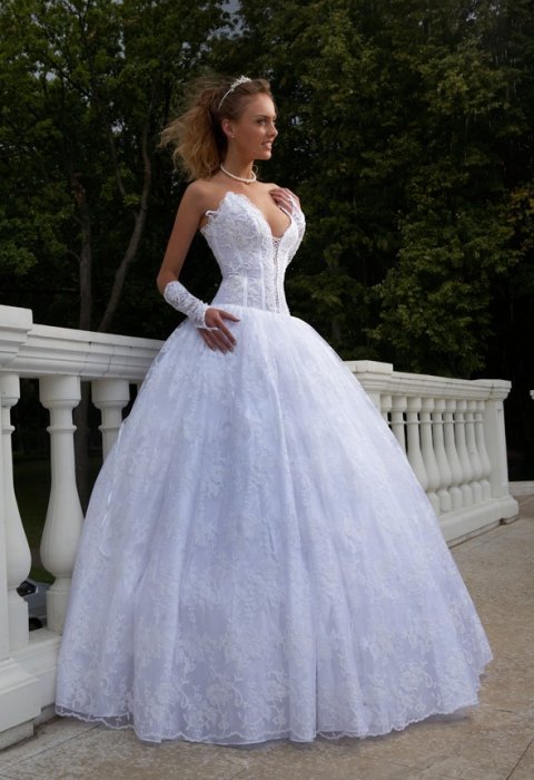 классическое пышное свадебное платье. Подробности наotka-salon.ru