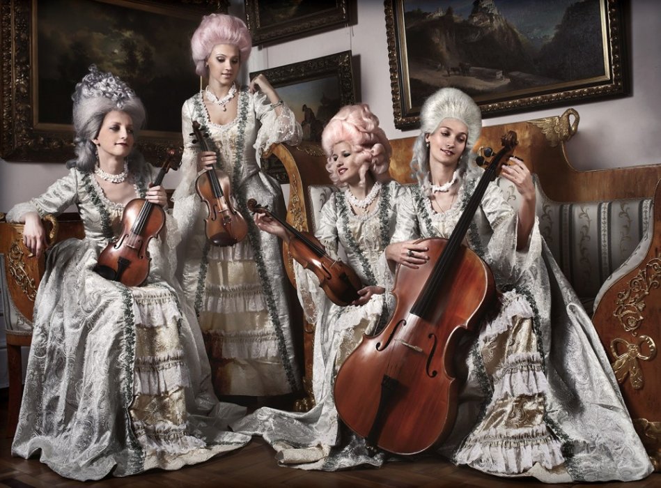 струнный квартет в дизайнерских платьях эпохи барокко (индивидуальный пошив), французских пудренных 