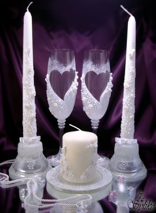 Свадебные бокалы и свечи 