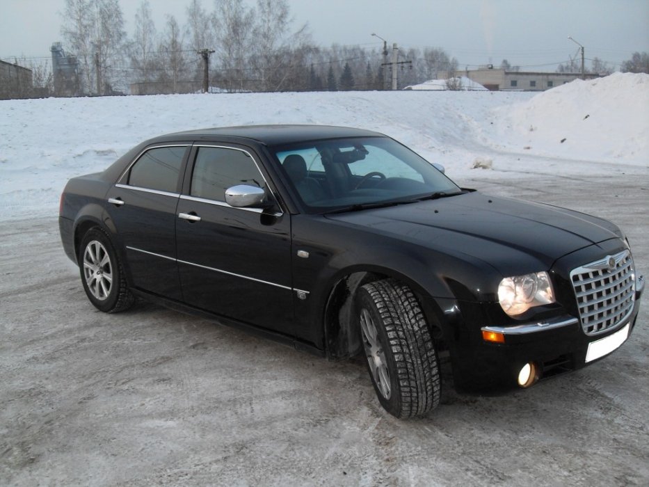 Chrysler 300C, цвет черный, бежевый кожаный салон, люк, отличная музыка, идеальное состояние.