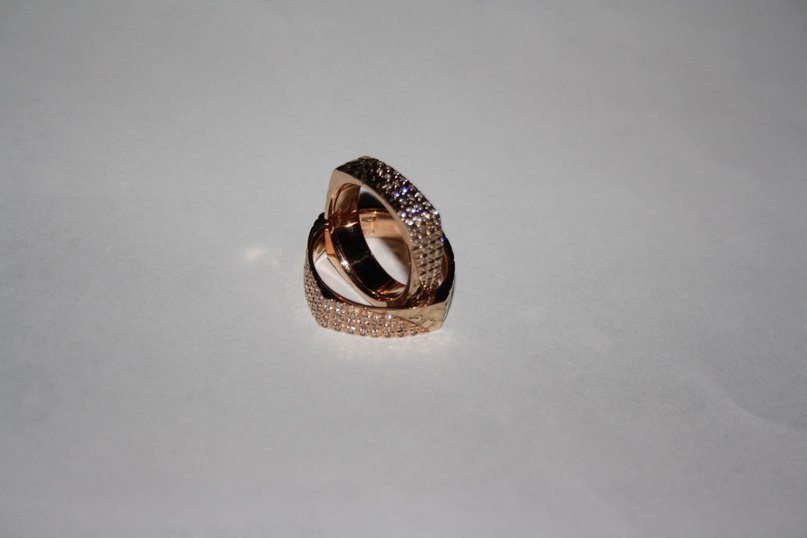 Интересные обручальные кольца с бриллиантами