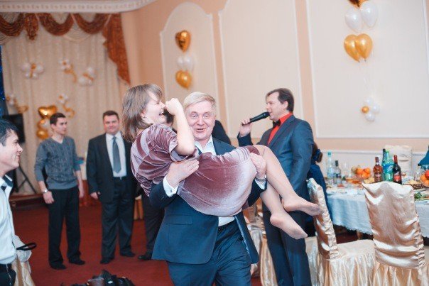 Современный ведущий свадьбы Виктор Баринов.