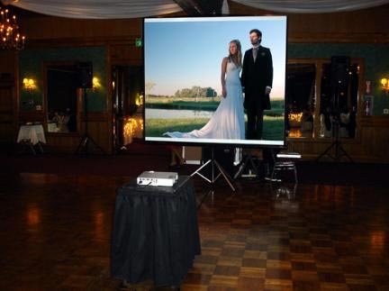 Проектор с экраном на свадьбу, свадебное торжество