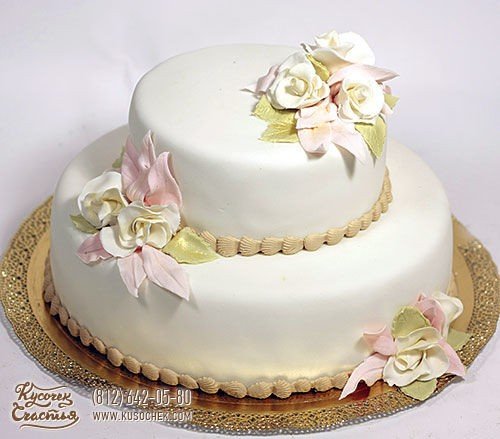 svadebnyj-tort-v-rozovo-bezhevoj-gamme