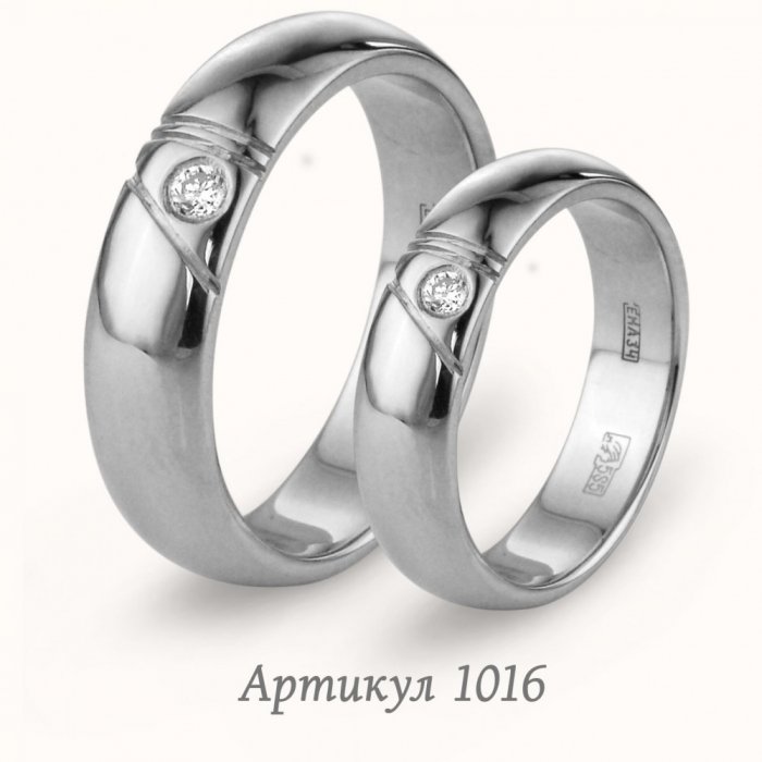 Стильно обручальное кольцо, с одним бриллиантом. Данная модель имеет несколько вариантов исполнения: