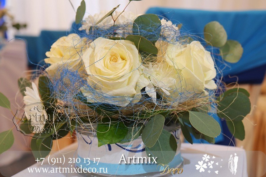 Цветы в вазонах для оформления свадебной церемонии