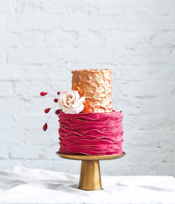 Бордовый свадебный торт