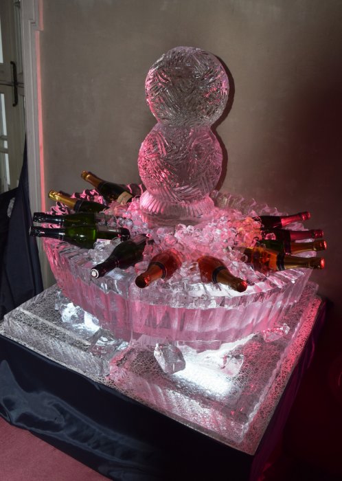 Ледяной фонтан для подачи и охлаждения шампанского