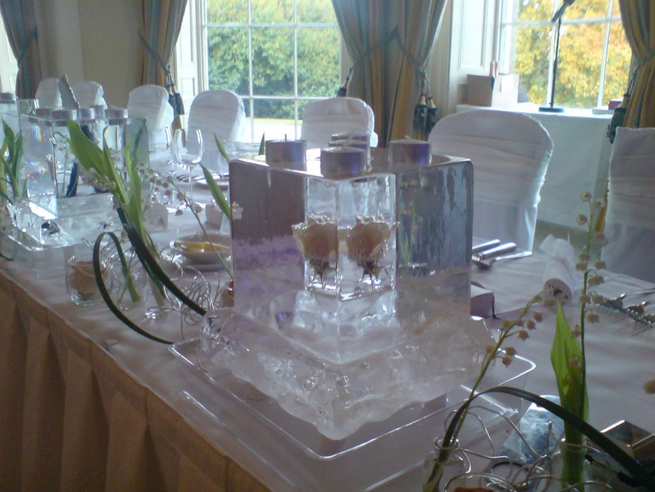 Оформление стола ледяным декором