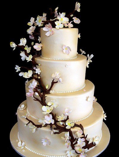 Сладкий подарок на свадьбу! По Вашему желанию торт может быть украшен любым декором (логотипом фирмы