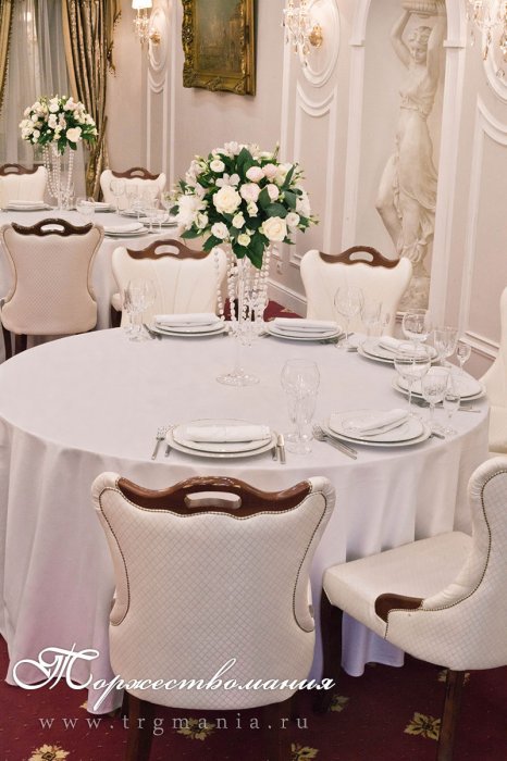 гостевые столы в ресторане Особняке Глуховского