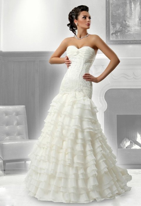 Свадебное платье Loretta – для невесты, которая знает, чего хочет. Стильное, сдержанное, его изюминк