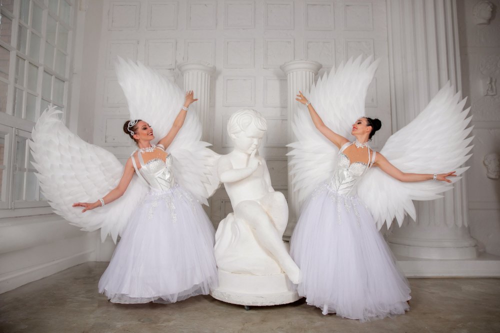 Танец ангелова. Ангелы шоу балет. Шоу балет фотосессия. Свадьба в балетном стиле. Крылья ангела для танцев.
