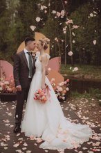 Перейти в фотоальбом: Свадьбы от площадки "Дом у леса"