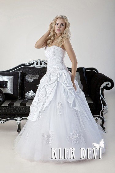 Свадебное платье Марго (Клер Деви). Цена 22900 руб. Пышное платье из тафты. Фатиновая юбка украшена 