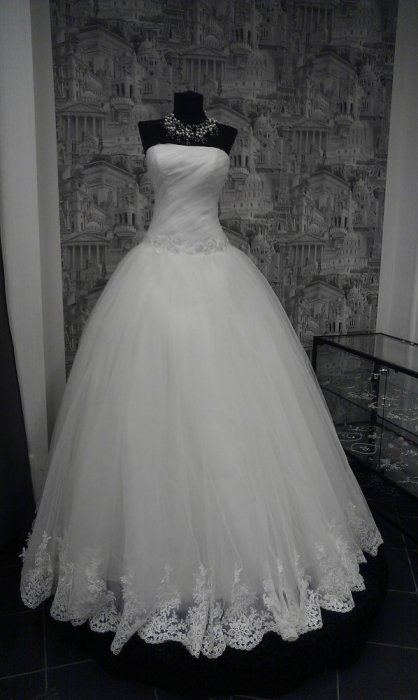 Свадебное платье Беатрис (Клер Деви) Цена 22900 руб. Пышное платье с многослойной фатиновой юбкой, п