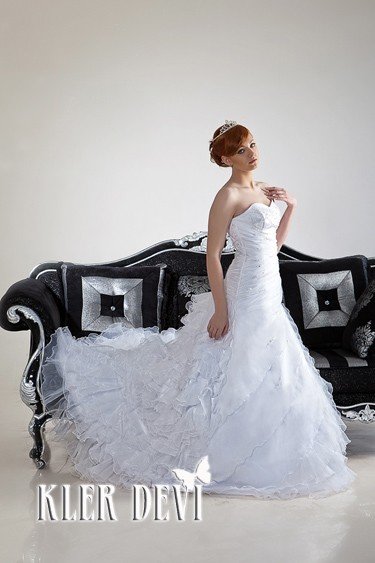 Свадебное платье Лоренца (Клер Деви) Цена 24900 руб. Необычная модель А-силуэт с ассиметричной юбкой