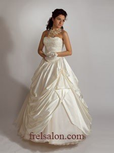 атласное свадебное платье цвета айвори