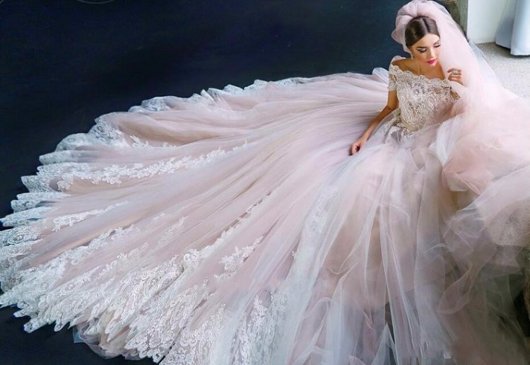 Дорогое свадебное платье